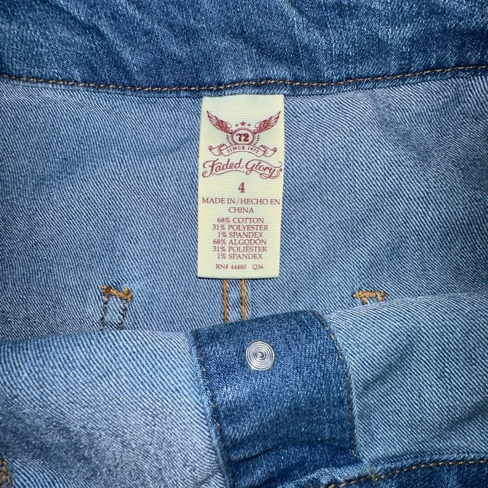 Denim Button-Front Skirt Size 4
Casual Wear Summer Lightweight Button Front - Picture 7 of 7